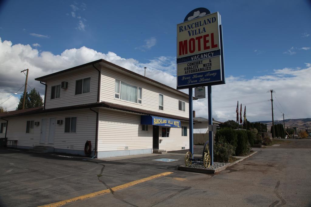 Ranchland Villa Motel Merritt Exterior photo